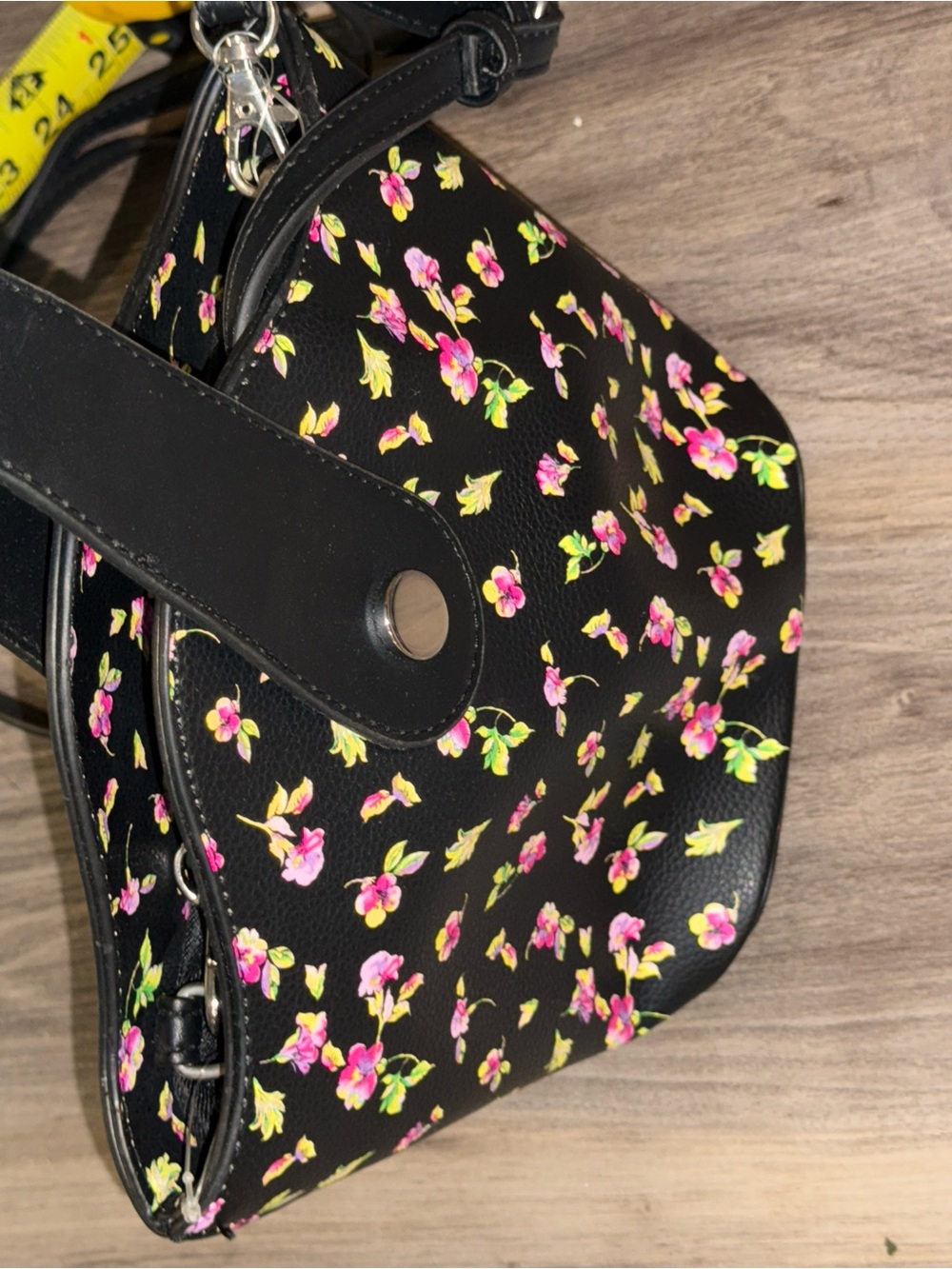 Floral Mini Bucket Crossbody Bag Black Pink Flower Print Purse - Picture 10 of 10